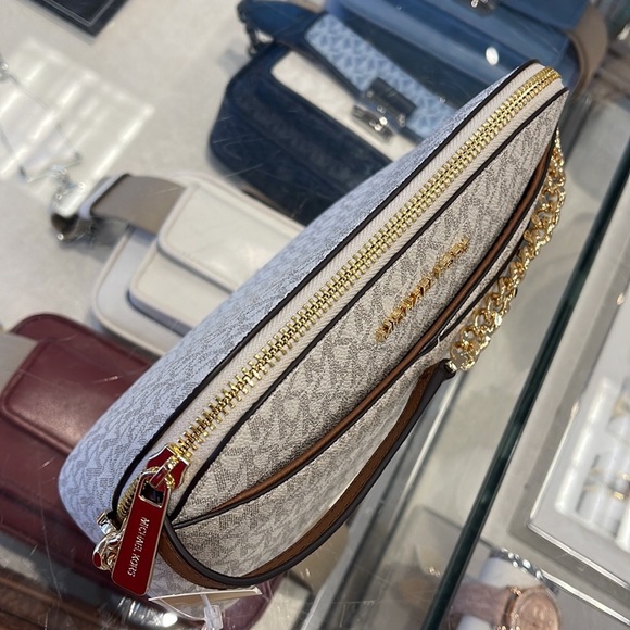 MICHAEL KORS Jet Set Medium Logo Dome Satchel Crossbody 
Vanilla 
NWT - Picture 14 of 16